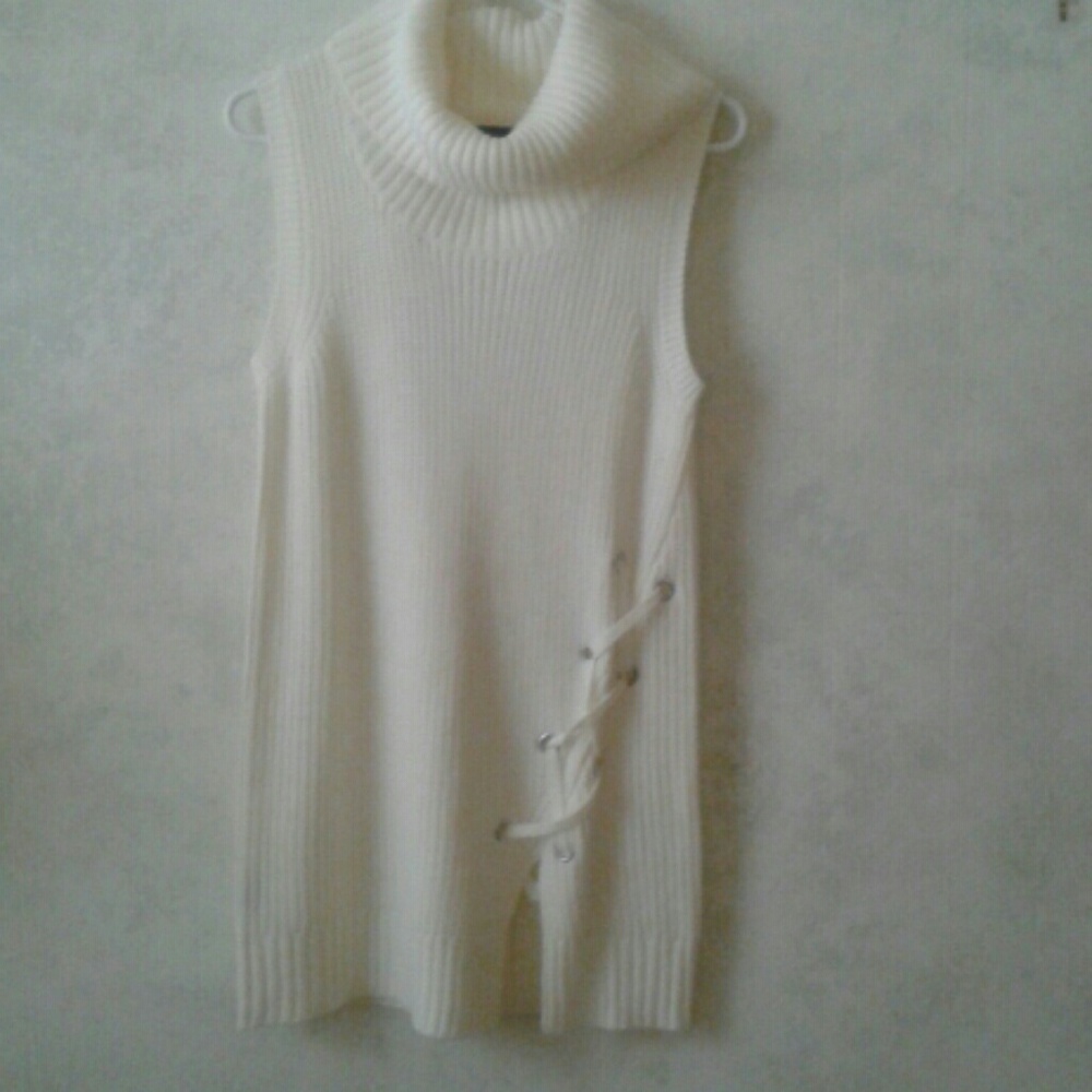 BCX sleeveless sweater